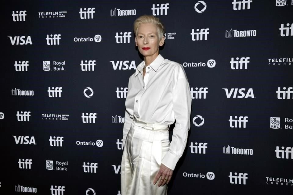 Disfruta Tilda Swinton trabajar bajo las órdenes de Pedro Almodóvar en la cinta 'La Habitación de al Lado', que aborda el tema del suicidio.