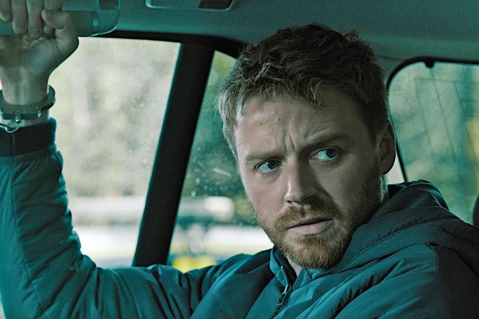 Jack Lowden es River Cartwright, un agente del MI5.