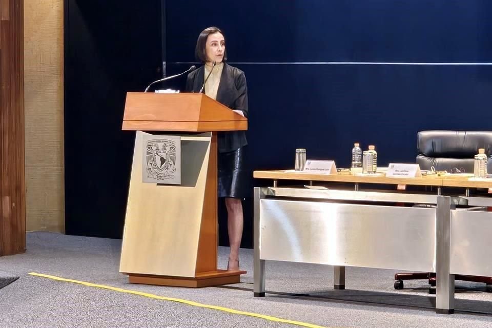 Luz Elena González, titular de Sener, participó en una conferencia en la UNAM.