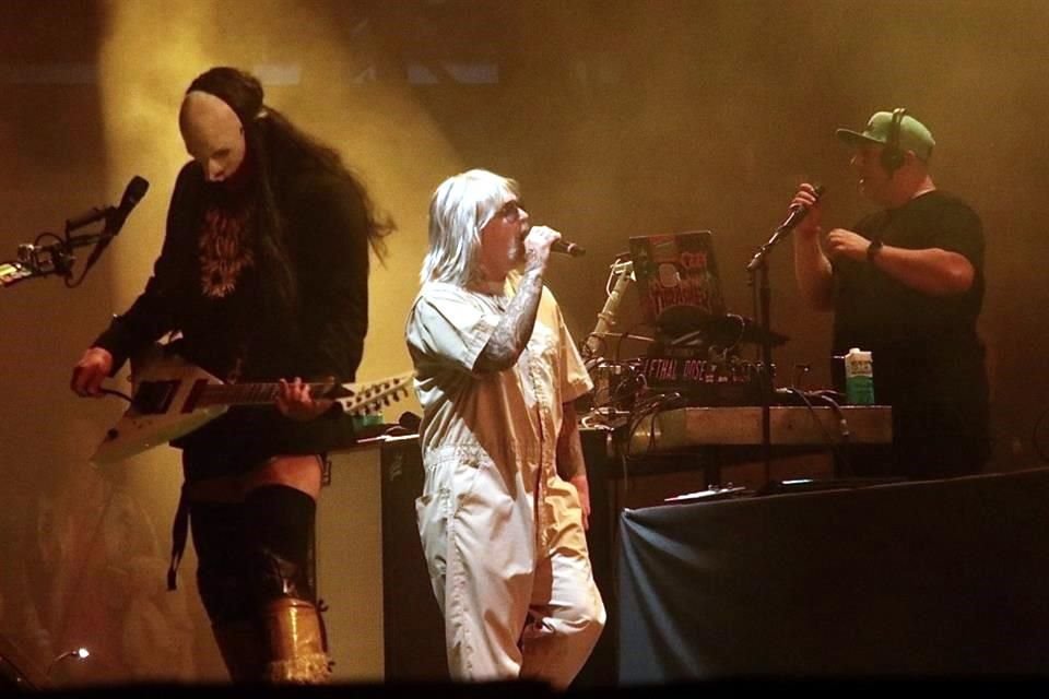 La demanda presentada este martes en un tribunal federal de Los Ángeles, solicita más de 200 millones de dólares en daños y perjuicios, así como la devolución de los derechos de autor de Limp Bizkit.