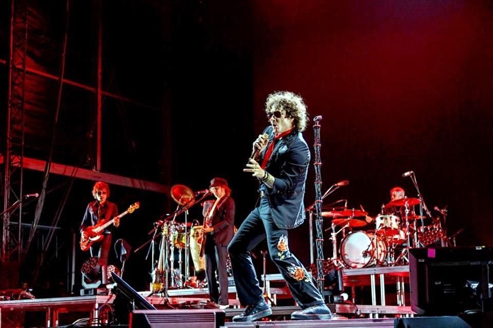 Enrique Bunbury anunció en sus redes que vendrá en junio con 'Huracán Ambulante Tour 2025'.