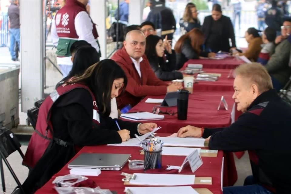 Los secretarios se reunirán con ciudadanos todos los martes; ayer fueron las primeras audiencias.