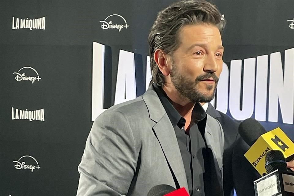 Durante la premier de su serie 'La Máquina', de Disney+, en CDMX, Diego Luna dijo que espera que México mejore en este nuevo sexenio.