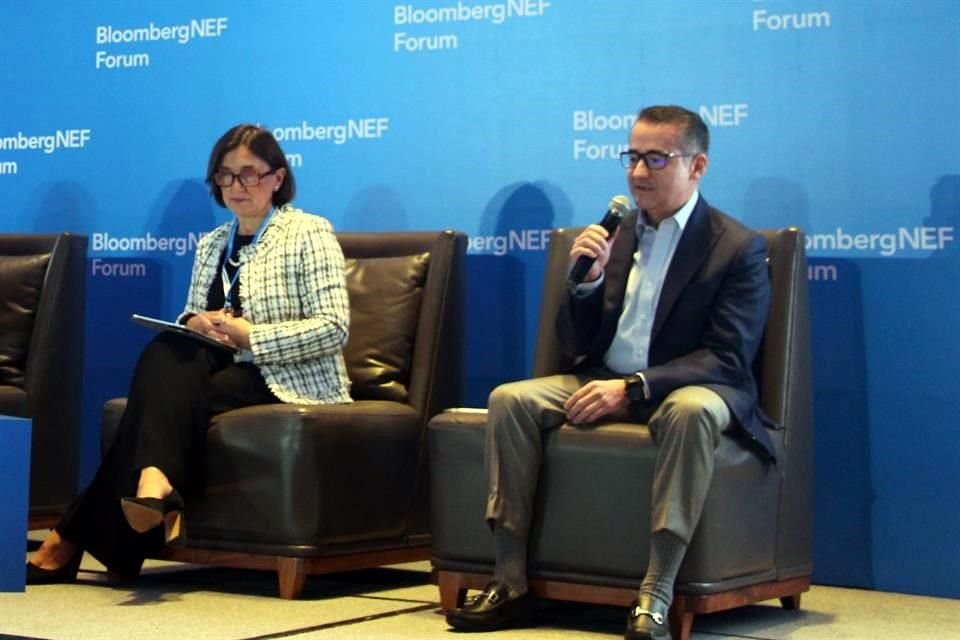 Felisa Ros, directora de la proveedora francesa de soluciones energéticas Engie para América Latina, y Abraham Zamora, CEO de Sempra Infraestructure.