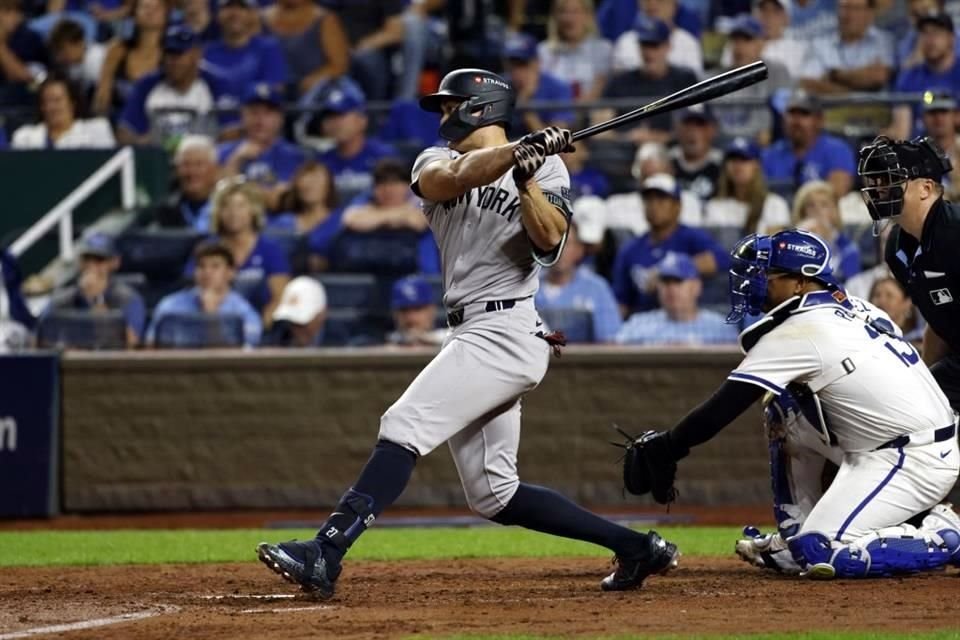 Giancarlo Stanton fue el héroe del día para Yankees.