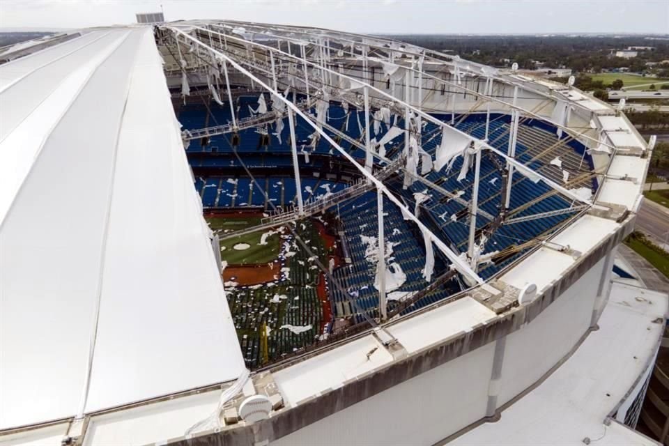 Así quedó el techo del estadio.