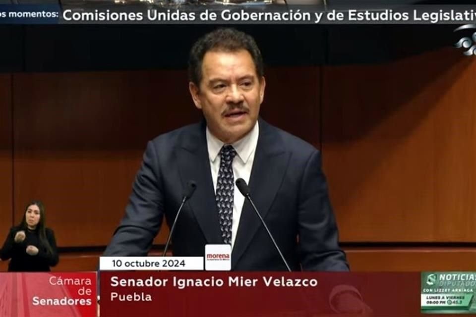 El coordinador de los senadores de Morena durante la sesión de este jueves en la Cámara alta del Congreso.