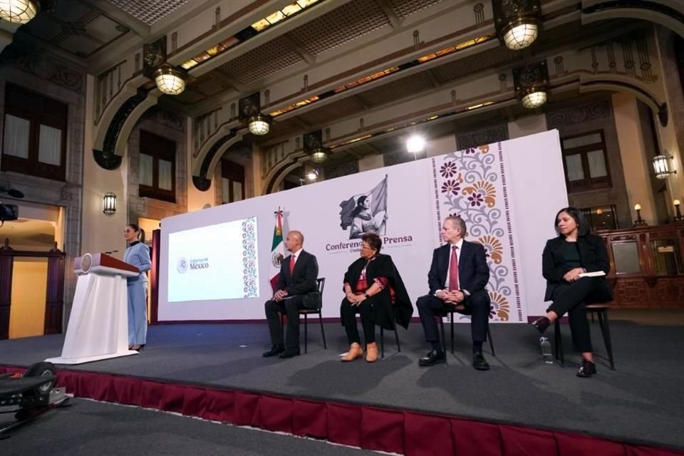 La Presidenta en su conferencia de prensa en Palacio Nacional de esta mañana.