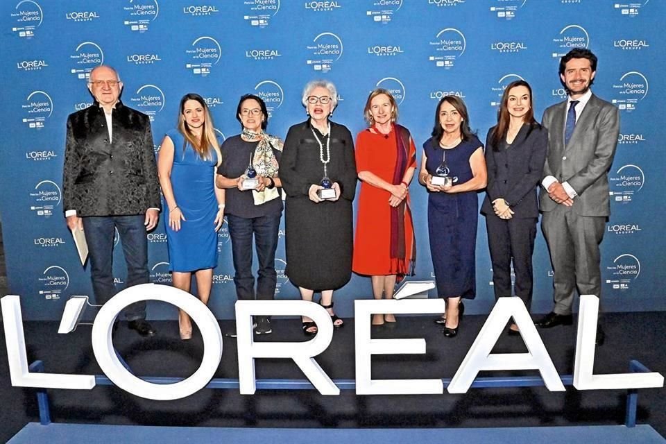 José Antonio Seade, Araceli Becerril,  Tatiana Climova, María Cristina Rodríguez, Delphine Borione, Refugio Rodríguez, Deborah   Armstrong y Andrés Morales