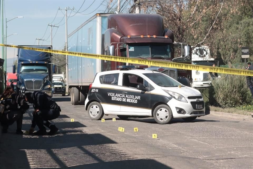 Varios sujetos intentaron robar un tráiler sobre Avenida Circunvalación.