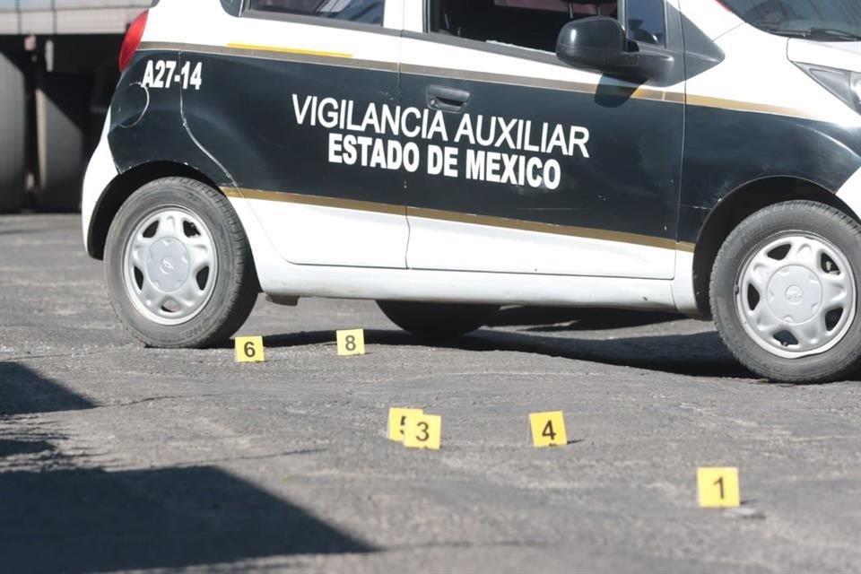 El vehículo era resguardado por los guardias, quienes intervinieron y se desató el enfrentamiento.