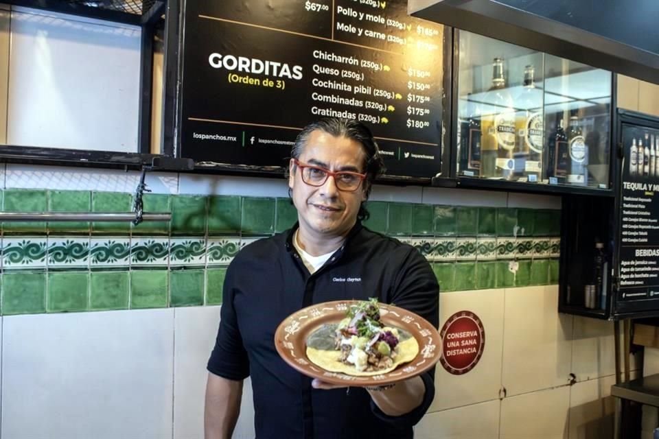 El reconocido chef Carlos Gaytán se sumó a la celebración del aniversario 79 del restaurante Los Panchos, con un taco especial de temporada.