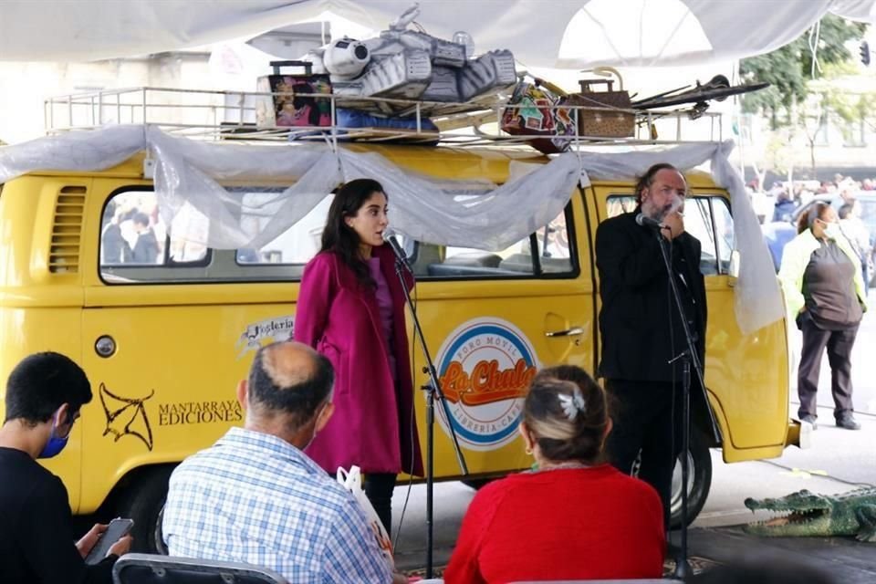 Melisa Arzate y Antonio Calera-Grobet, en la FILZ 2022 con La Chula de fondo.