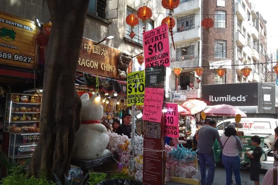 Las autoridades buscan establecer el reglamento para el uso de enseres en calles del Centro Histórico.