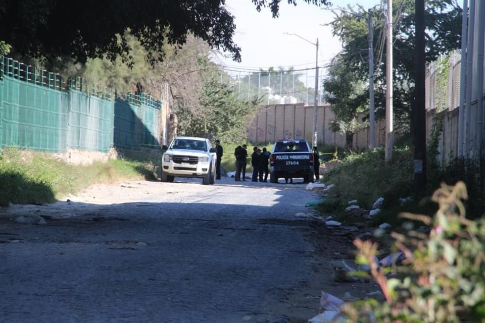 Un hombre de entre 50 y 55 años fue hallado sin vida en los cruces de Ciudad Pemex y Calle Alba, en San Pedrito.