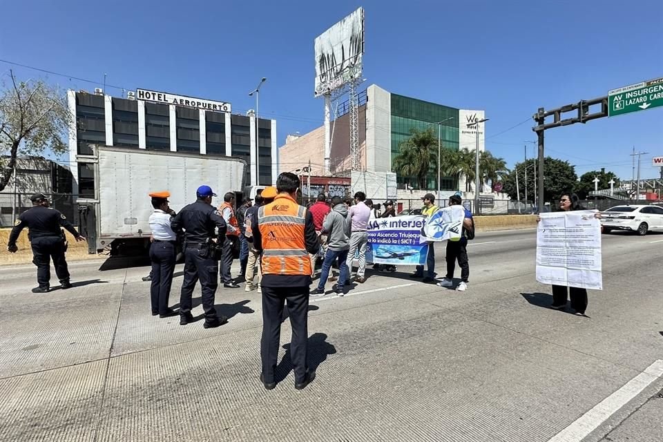 A través de las redes sociales el aeropuerto señaló que las personas se manifestaron por las inconformidades por sus pagos por parte de la aerolínea.