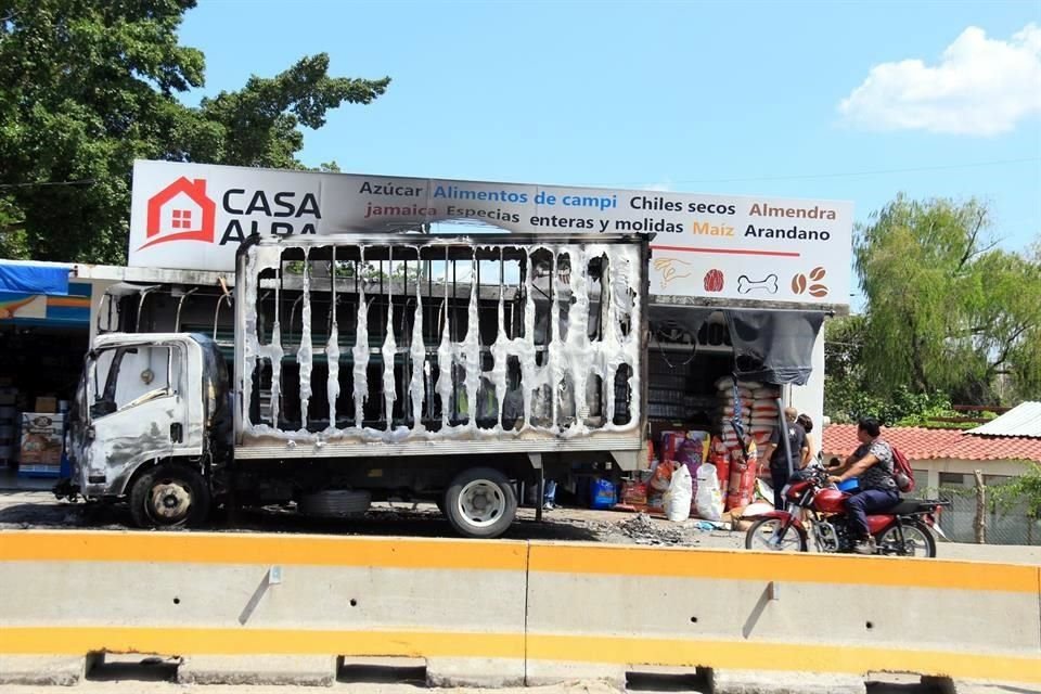 Ayer, la violencia se reactivó con el incendio de varios comercios y vehículos, así como una serie de balaceras en distintos puntos de Villahermosa.