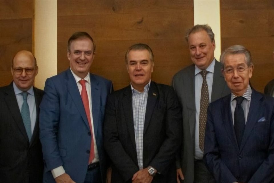 El CCE se reunió con el Secretario de Economía, Marcelo Ebrard, donde trataron temas de a inversión y fortalecimiento entre los sectores.