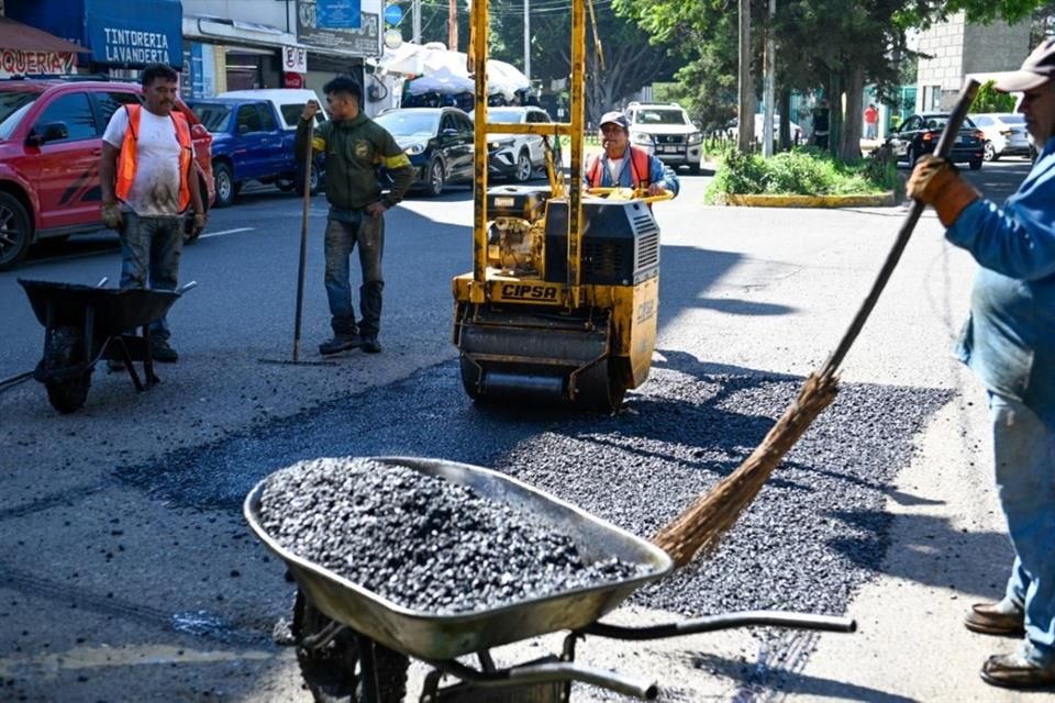 Cuadrillas del Municipio de Naucalpan fueron desplegadas en calles como Periférico Norte y Avenida Ingenieros Militares.