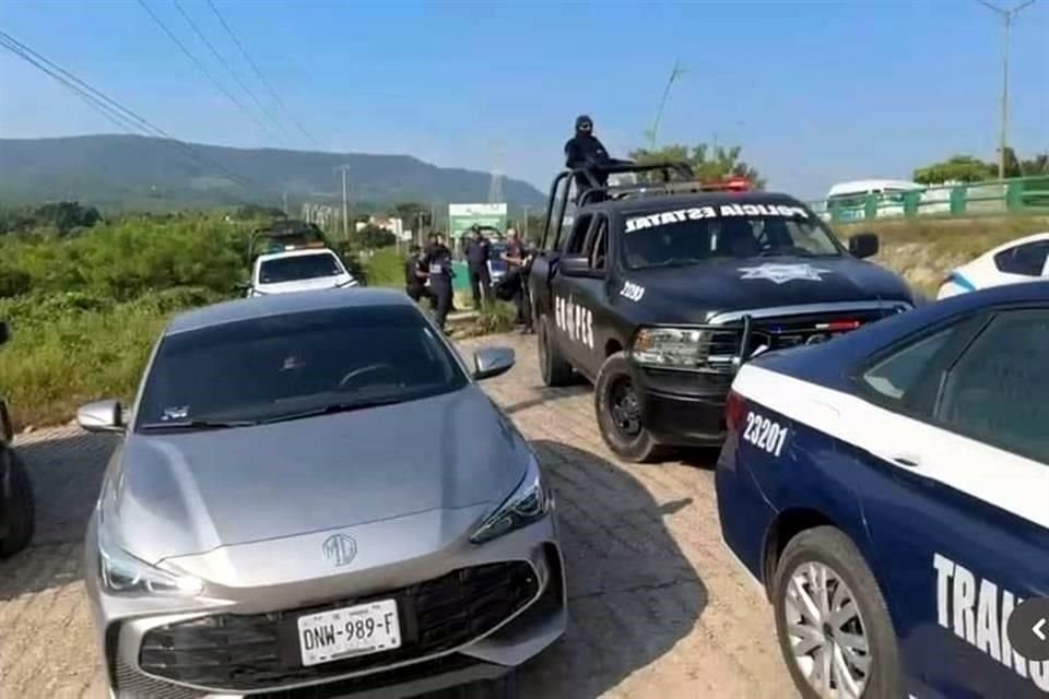 El ahora occiso viajaba acompañado de un niño de 11 años de edad, quien presentaba lesiones por arma de fuego, por lo que fue llevado a un nosocomio de la zona.