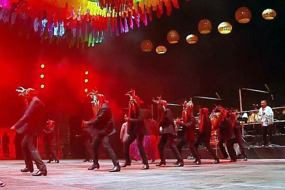 Oaxaca llenó de color y tradición la Alhóndiga de Granaditas con danzas como la de los Diablos de Santiago Llano Grande.