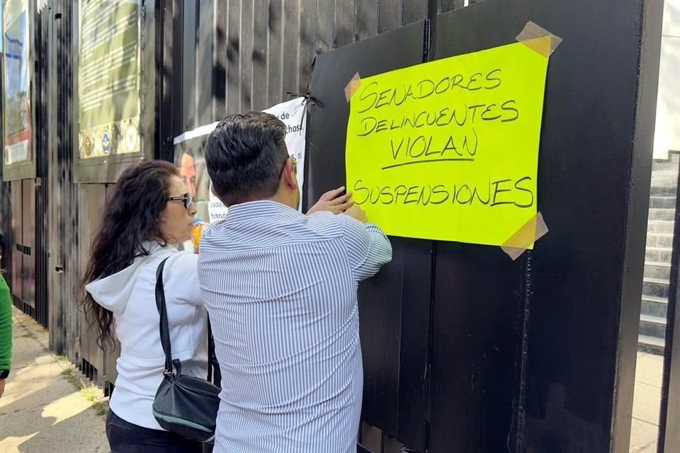 'Hoy el oficialismo voraz pasará a la historia como villano', señalaron los manifestantes.