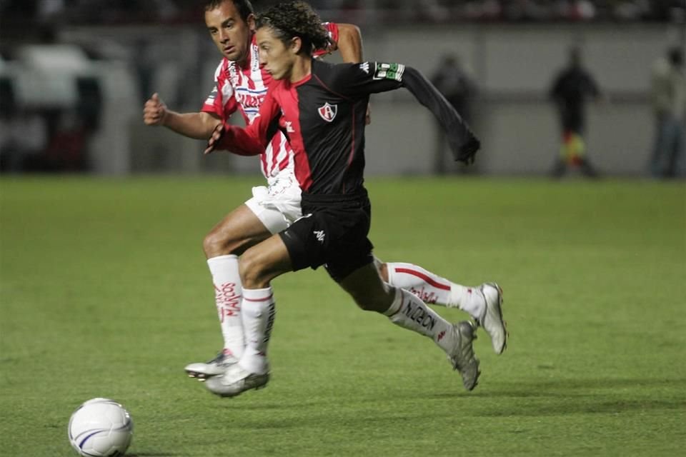 Andrés Guardado debutó con Atlas a los 18 años un 20 de agosto de 2005.