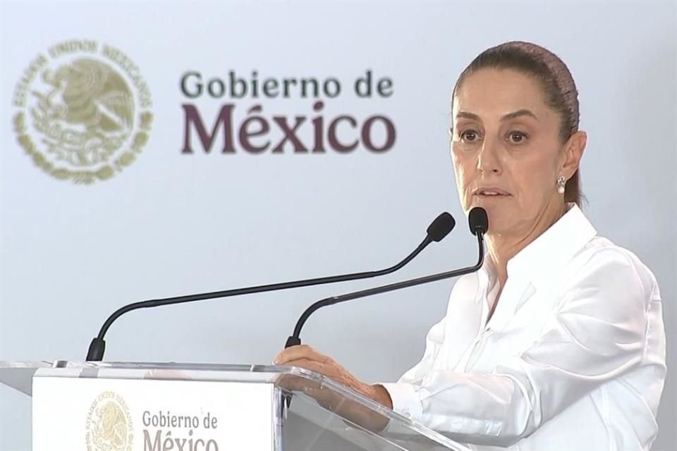 Presidenta Sheinbaum pidió a mexicanos quitarse complejos por descubrimiento de América, pues destacó que 'aquí ya había un México'.