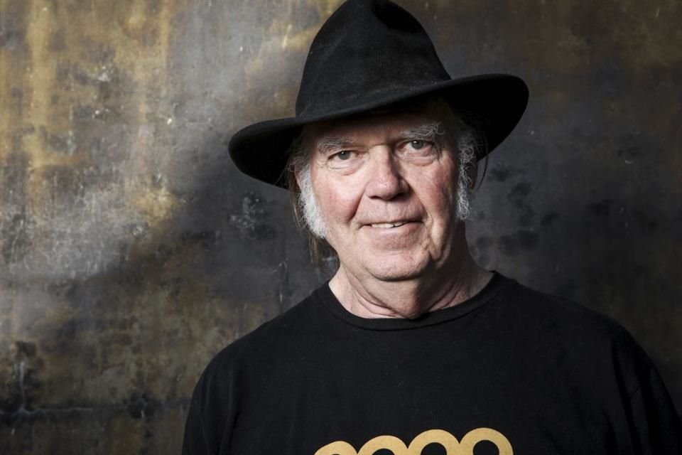 Neil Young respalda a Kamala Harris como futura presidenta de EU, destacando su honestidad y capacidad para enfrentar a multimillonarios.