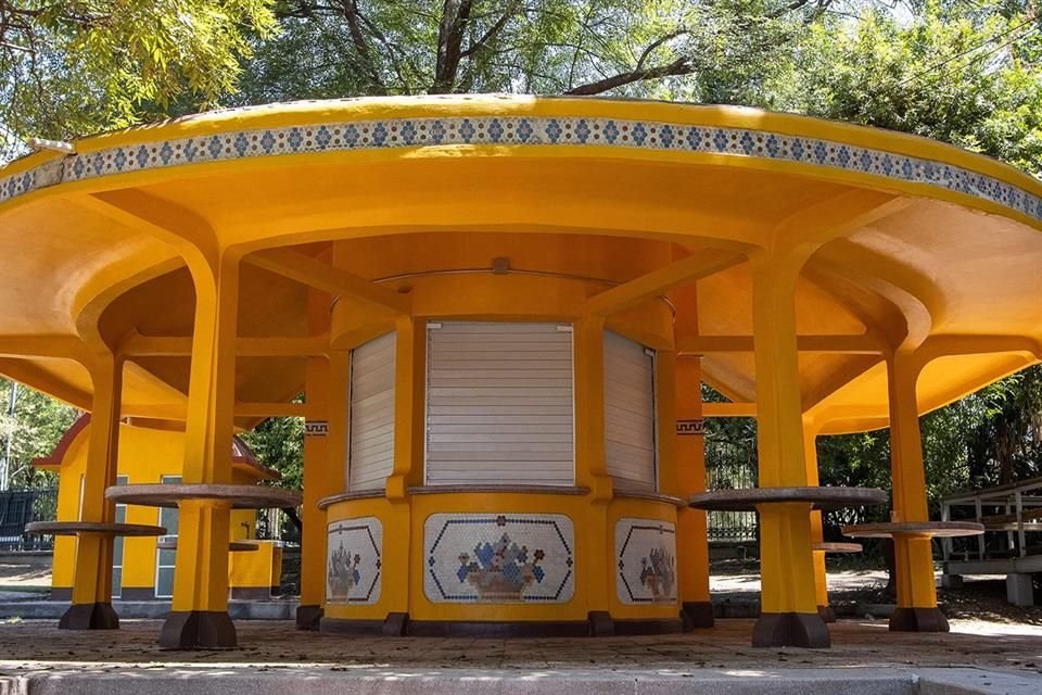 El quiosco Marieta, ubicado en la Primera Sección de Chapultepec, es el último del mobiliario Art Deco introducido en el Bosque durante 1921.