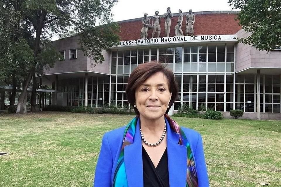 La pianista Silvia Navarrete deja la dirección del Conservatorio Nacional de Música, informó la Secretaría de Cultura a través de una tarjeta informativa.