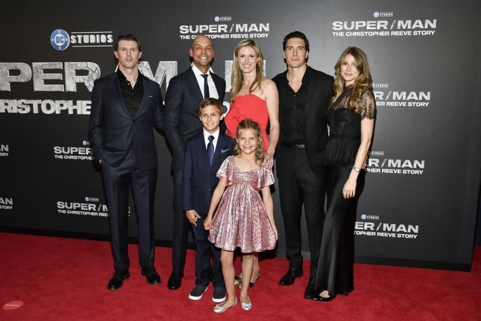 La familia del finado actor de 'Superman' celebró la alfombra roj del documental.