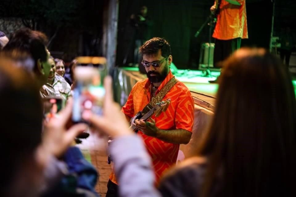 En la música, el proyecto Anhangá Dance Club reventó la Explanada de la Alhóndiga de Granaditas.