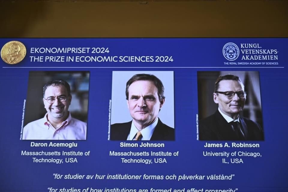 Los ganadores del Premio Nobel de Economía 2024.