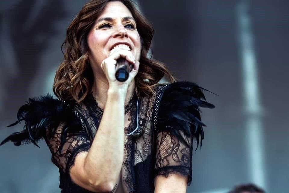 El grupo español La Oreja de Van Gogh confirmó este lunes que su vocalista, Leire Martínez, abandona la banda tras 17 años juntos.