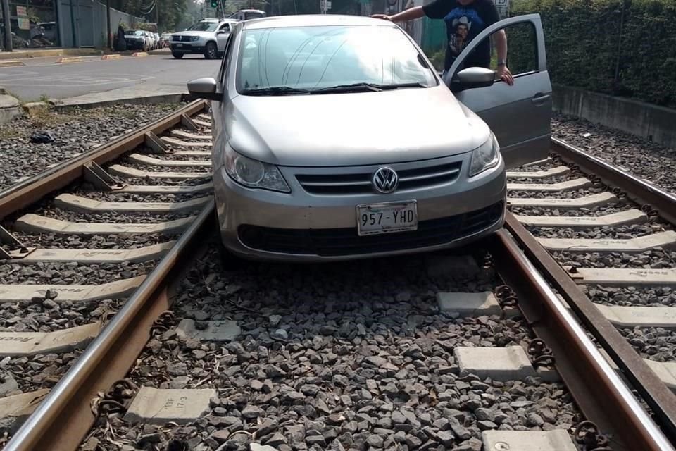 El servicio fue suspendido por unos minutos a partir de las 11:20 horas.