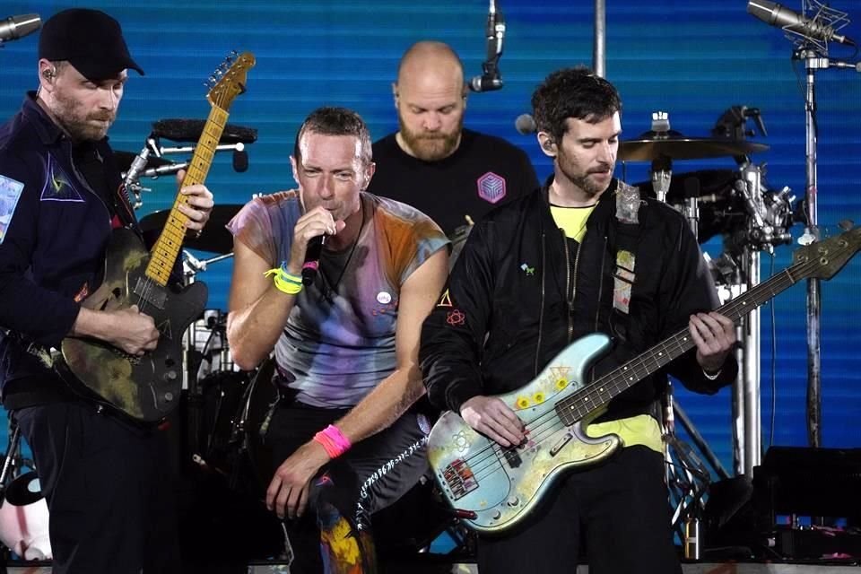 El último disco de Coldplay, 'Moon Music', ya logró encabezar las listas de popularidad más importantes, a tan sólo 10 días de su lanzamiento.