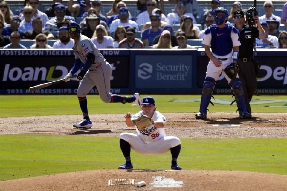 La reacción de Landon Knack lo dice todo y Mark Vientos comienza a celebrar su grand slam.