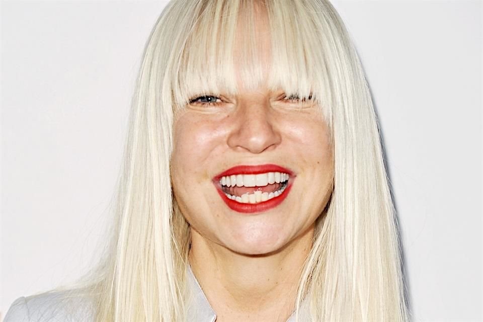 SIA también cuenta con un tema de grandeza, el cual fue estrenado en 2016.