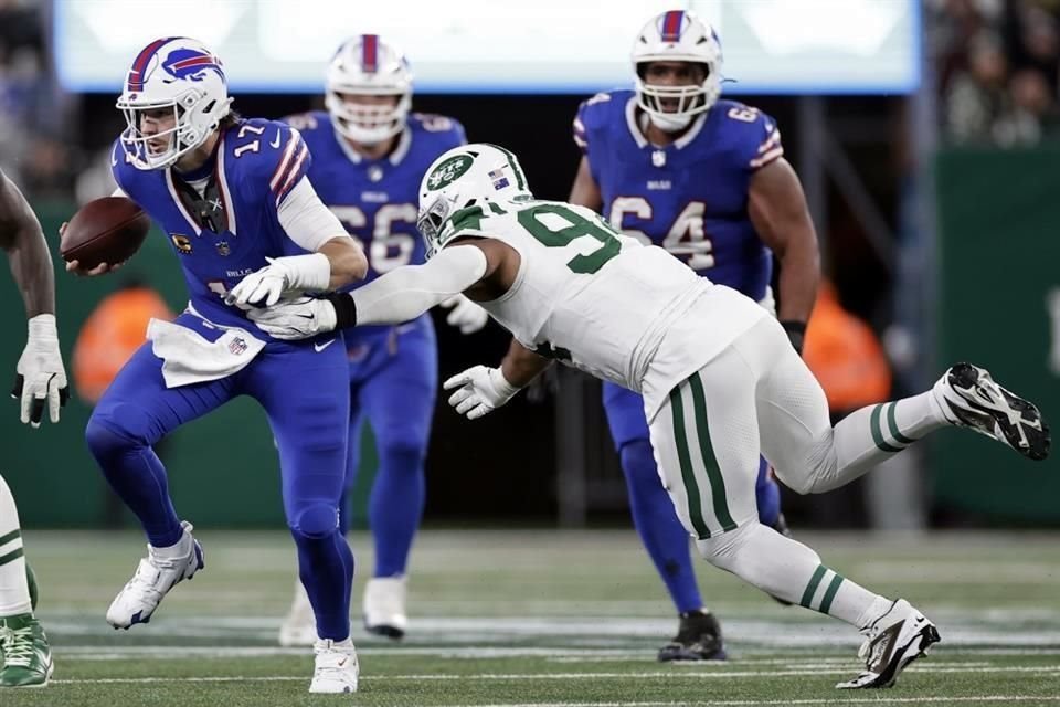 Josh Allen lució por aire y por tierra.