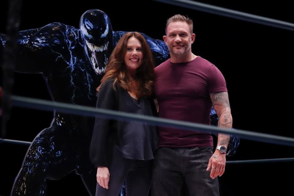 La directora Kelly Marcel y el actor se encuentran en la CDMX para promocionar 'Venom: El Último Baile'.