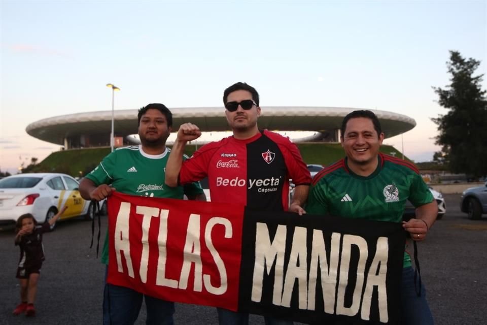 Apoyando a la Selección, pero también al Atlas.