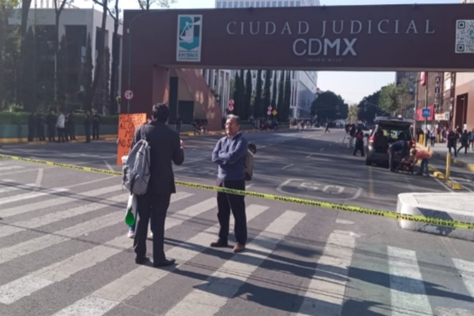 Protesta en Av. Niños Héroes, en Ciudad Judicial de CDMX.