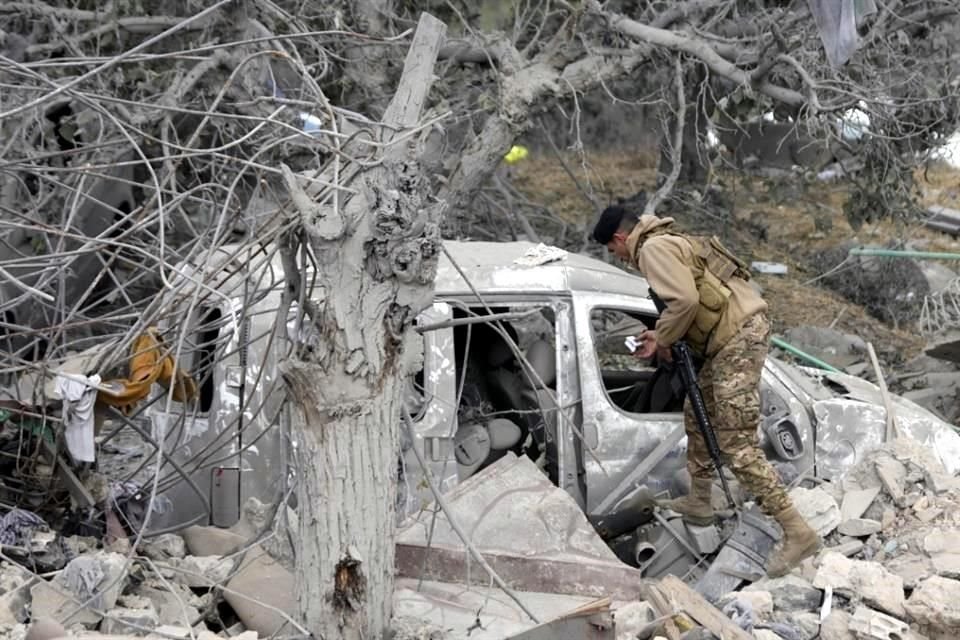 Hezbolá afirmó que se enfrenta a tropas israelíes en 'violentos combates a quemarropa' en Líbano, mientras bombardeos mataron a 25 personas.