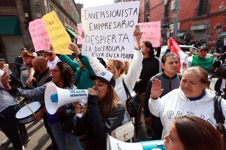 Ayer, trabajadores del Poder Judicial protestaron afuera de Palacio Nacional.