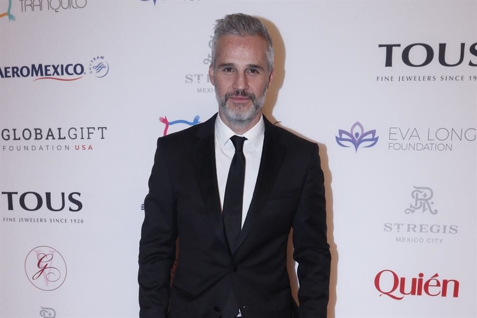 Debido a una trombosis que padeció, medios reportan que Juan Pablo Medina tuvo que perder una pierna para mantenerse con vida.