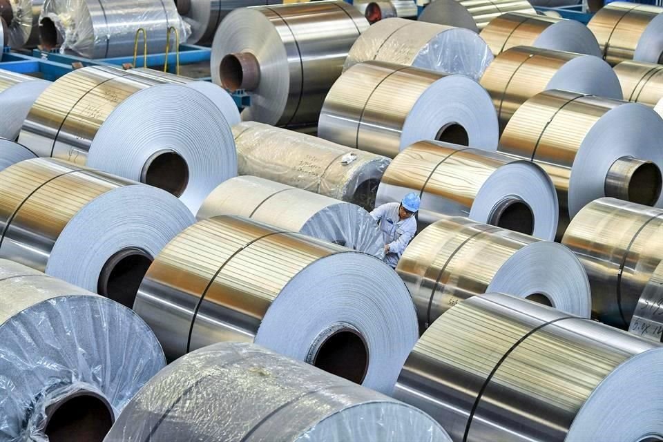 El pasado 23 de abril entraron en vigor nuevas tarifas arancelarias a la importación en diferentes categorías de aluminio, incluyendo el aluminio primario, que es la base de la materia prima para la extrusión de perfiles.