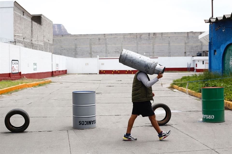 Sin servicio, la estación Mexicana de Gas, sobre Av. Tláhuac.
