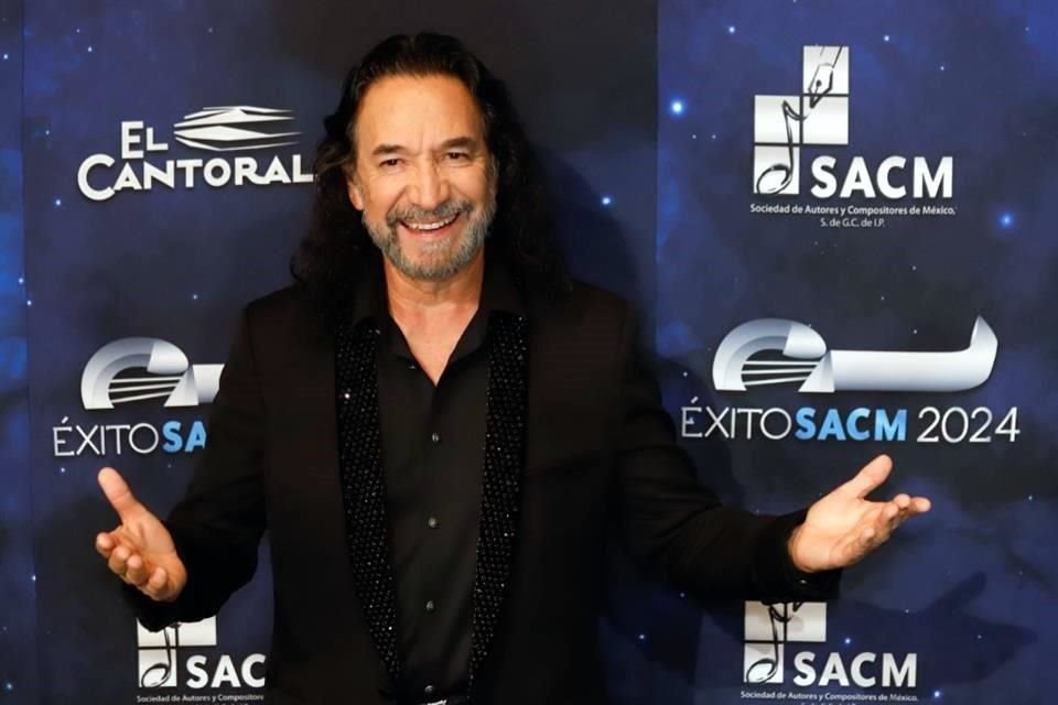 Marco Antonio Solís recibió el premio Gran Maestro, el máximo reconocimiento que entrega la Sociedad de Autores y Compositores de México (SACM).