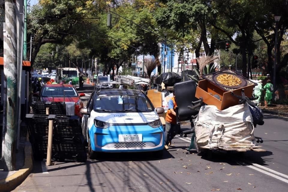 Triple obstrucción. Calzada Taxqueña conecta Tlalpan con Avenida Tláhuac. Sin embargo en su tránsito más de un carril suele ser obstruido.